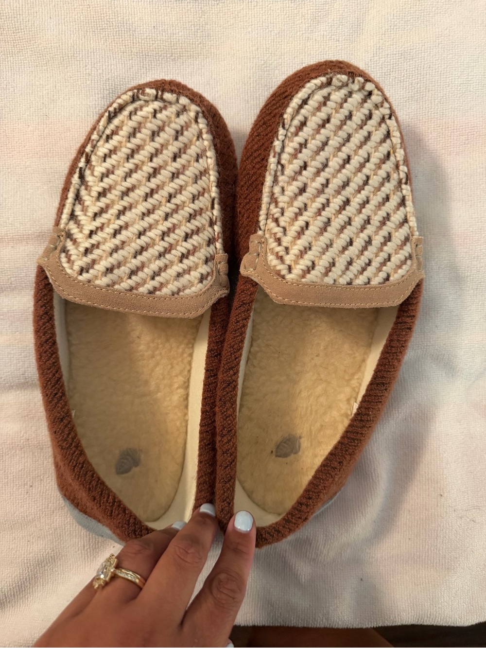 Acorn Women's Brown & Cream Knit Moc Slippers